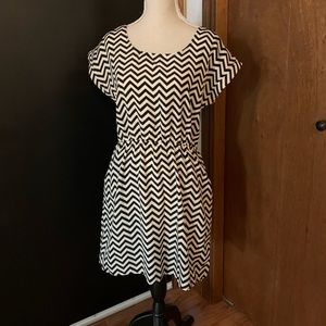 NWT Black and Beige Chevron Dress w Pockets